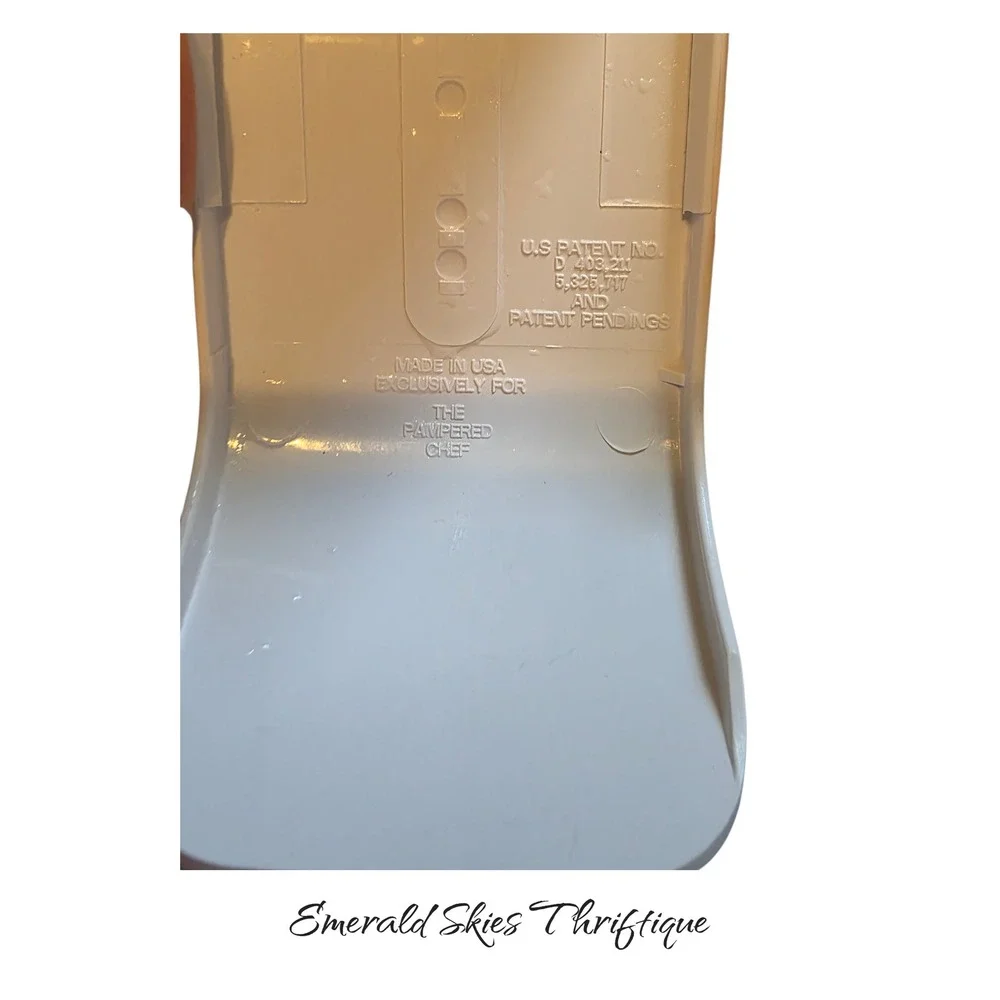 Pampered Chef Measuring Cup  1/4 to 1 Cup Adjustable Scoop Slide Dry free ship